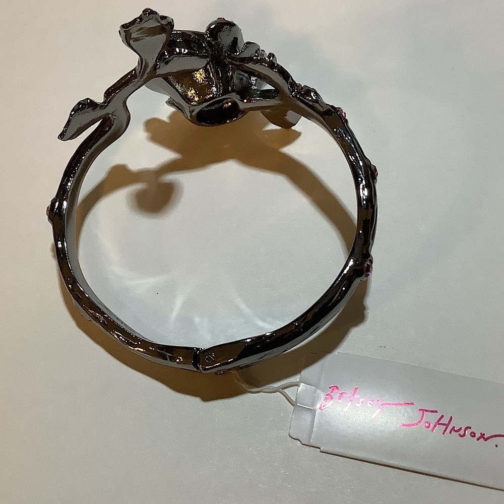 Betsey Johnson Pink Gemstone Rose Bangle Bracelet New - Picture 3 of 5